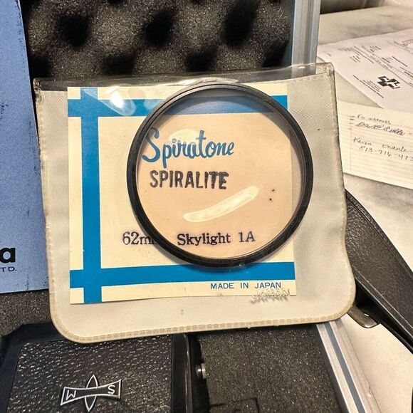 Vintage Mamiya M645 Medium Format Film Camera W/ 4 Lenses 2 Keys & Case Black OS - Picture 4 of 16